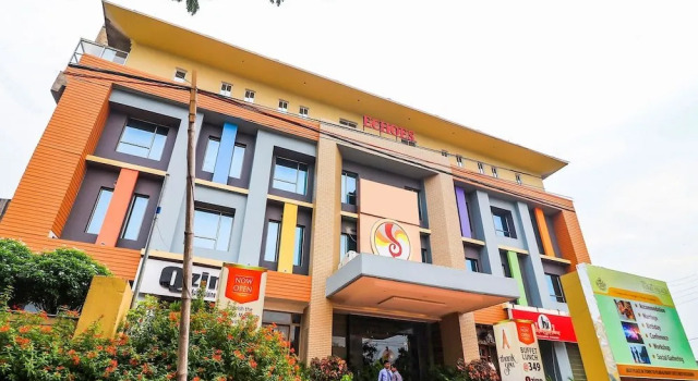 OYO 7583 Hotel Suraj Palace 1