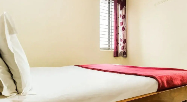 Hotel Hoysala Deluxe Lodging by OYO Rooms, Rezervasyon Otel Devaragudda Bangalore