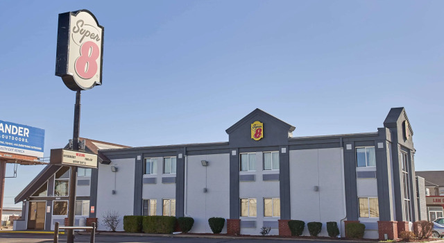 Super 8 by Wyndham Wichita Airport