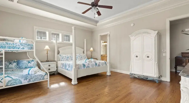Коттедж Serenity by the Sea! 4BR Retreat, Sleeps 12, Walk to Beach