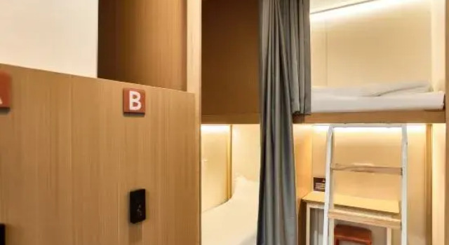 Кровать в общем номере (мужской номер) Zhuxiaoding Hotel (Beijing Zhongguancun Wudaokou)