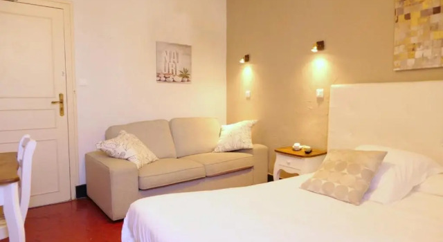 Двухместный номер Superior Logis Hôtel de Provence
