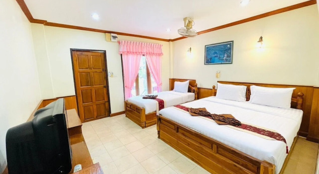 Трёхместный номер Standard с балконом Family House Resort, Haad Rin