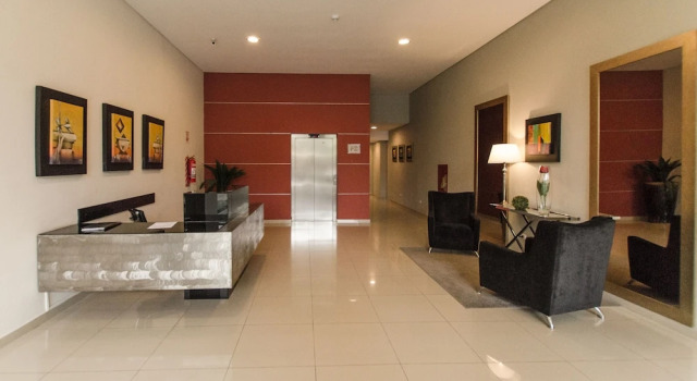 Modern 1 BR Apartment