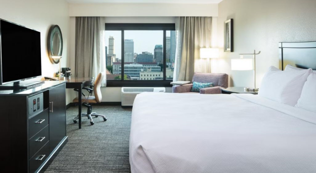 Номер Standard Crowne Plaza Memphis Downtown by IHG