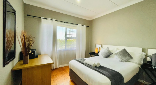 Entire House in Beacon Bay - Golden Location