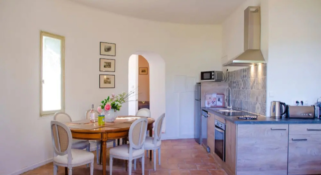 O podwyższonym standardzie apartament 3 pokoje Château Hermitage de Combas