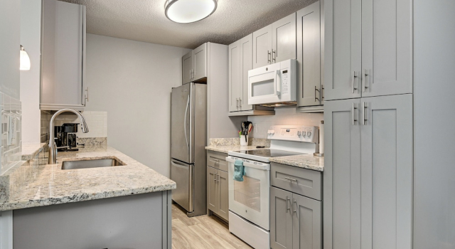 Апартаменты 2 Mi to Shore: Surfside Beach Condo w/ Pool Access