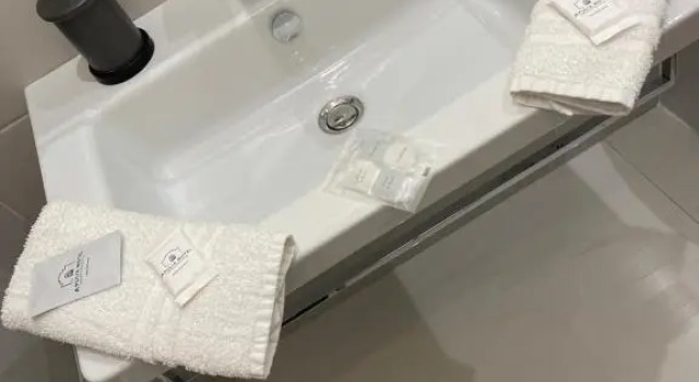 Vittoria room, Забронировать Отель Неаполь - Центральный вокзал Неаполь, рядом с Церковь Пио Монте делла Мизерикордия