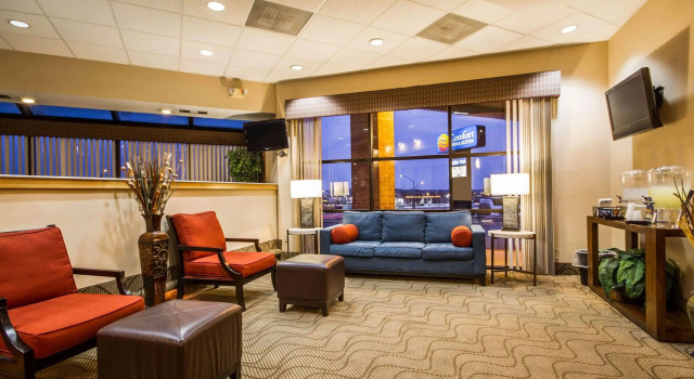 Comfort Inn & Suites Madison - Airport, Buchen Sie Hotel Madison Wisconsin