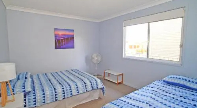Perfect for Two Families, Забронировать Отель Отели в центре Сассекс-Инлет, в центре