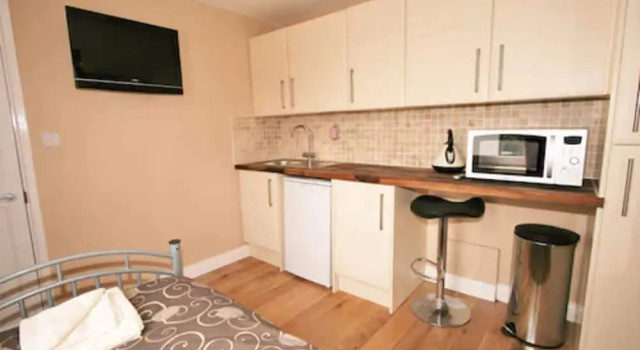 Номер Standard Central Studios Gloucester Road by RoomsBooked