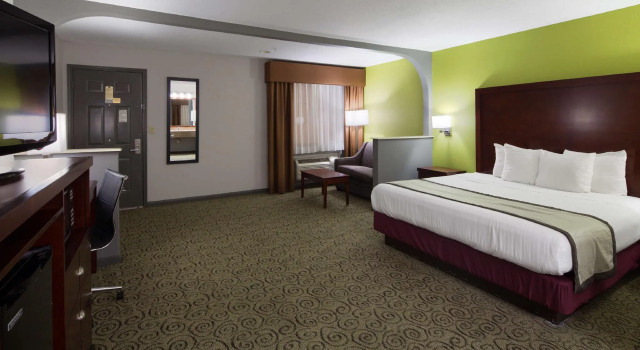 Люкс SureStay Hotel by Best Western Deer Park
