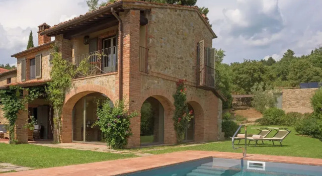 Вилла Ritzy Villa on a Wine Estate in Arezzo with Pool