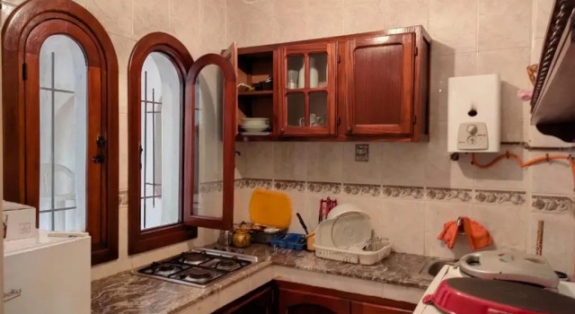 Superbe appartement tout équipé dans une résidence avec piscine, espace de jeux, restaurant, supérette et parking en plein cœur de Cabo Negro à moins de 5 min de marche de la plage et 10 min de M'diq sur la côte méditerranéenne du Maroc, Rezerwuj Apartament Hotele w Tanger-Tetouan z parkingiem, Parking