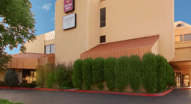 Clarion Hotel & Conference Center, Varaa Hotelli Hotellit Colorado Springs uima-altaalla, Uima-allas