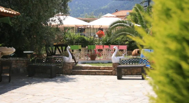 Kastro, Book Hotel Chrisi Akti 