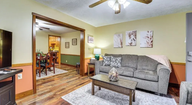 Grill, Dine & Relax Outside: Home in Tyrone!, Book Hotel Tyrone Pennsylvania