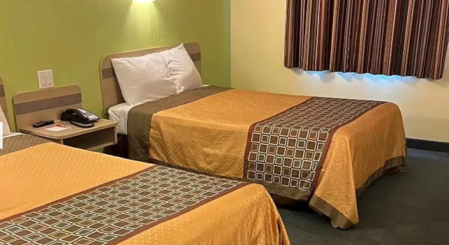 Четырёхместный номер Howard Johnson by Wyndham Clarksville Tennessee