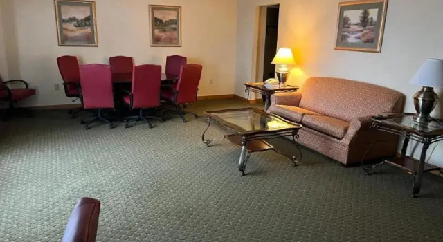 Люкс c 1 комнатой Days Inn & Suites by Wyndham Sutton Flatwoods