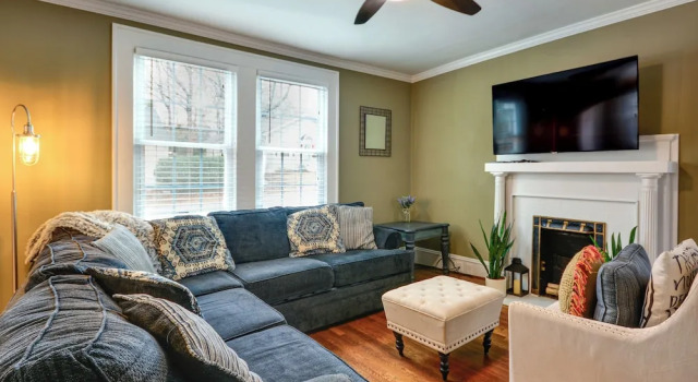 Great for Travel Nurses! Winston-salem Gem w/ Yard, Book Vacation Home Winston-Salem North Carolina