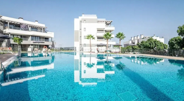 Lme2ba- Cozy Ground Floor Flat in Luxury Resort, Забронировать Курортный отель Отели Эстепона 3 звезды, рядом с Пляж Кристо, 3*