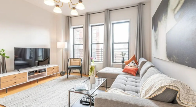 Cypress Court III by Rove Travel 1BR Harlem Apt, Забронировать Апартаменты/квартира Отели Нью-Йорка с парковкой, рядом с Saint Philip's Episcopal Church, Парковка