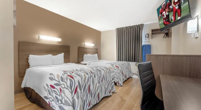 Четырёхместный номер Deluxe Red Roof Inn Johnstown