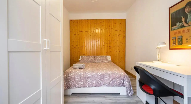 La Latina Sol. Espacioso apartamento, 12 pax, Забронировать Отель Латина Мадрид, рядом с Дом-музей Лопе де Вега