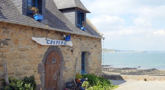 Holiday Home With Fantastic sea Views on the Crozon Peninsula, Забронировать Отель Отели Finistère с парковкой, Парковка