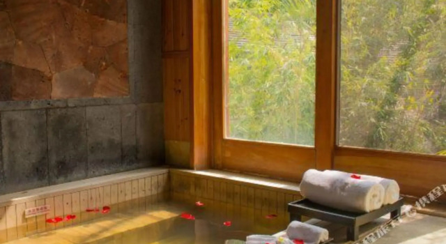 Rehai Hot Spring Resort · Yangshengge, Rezerwuj Ośrodek wypoczynkowy Hotele SPA w Baoshan, SPA