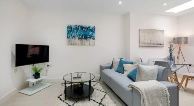 Апартаменты Newly Converted 2BDR 1BA APT in Hounslow