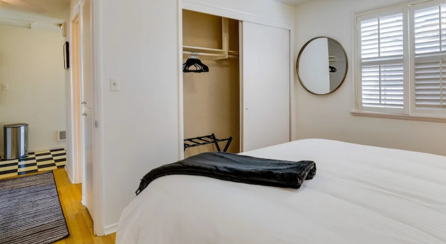 Коттедж с 2 комнатами Downtown Kirkland Rental: Steps to Lake Washington