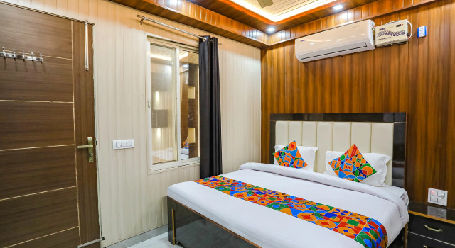 Номер Deluxe FabHotel JMS Residency
