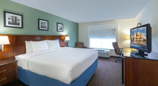Номер Standard Days Inn by Wyndham Greenville