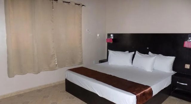 Posh Apartments Bussiness Hotel, Varaa Huoneisto Hotellit Lagos pysäköinnillä, Pysäköinti