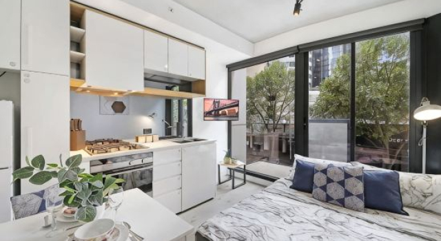 Pet-Friendly, Modern 2BR Apt, Walk to Central, Забронировать Отель Мельбурн Melbourne Region, рядом с Верховный суд Виктории