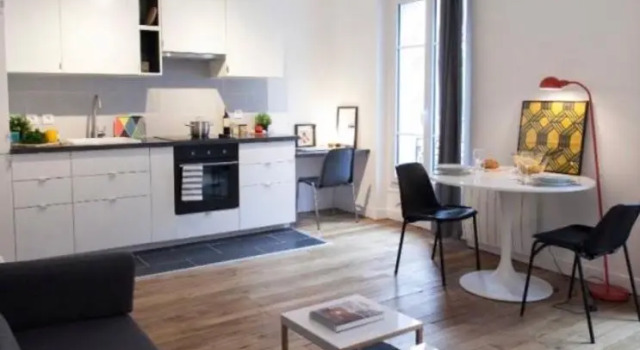 Logement 2, Забронировать Отель Отели Ле-Ман с бассейном, рядом с Carre Plantagenet, Бассейн