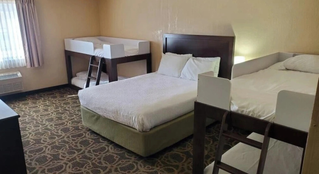Семейный номер Standard Inn at the Canyons