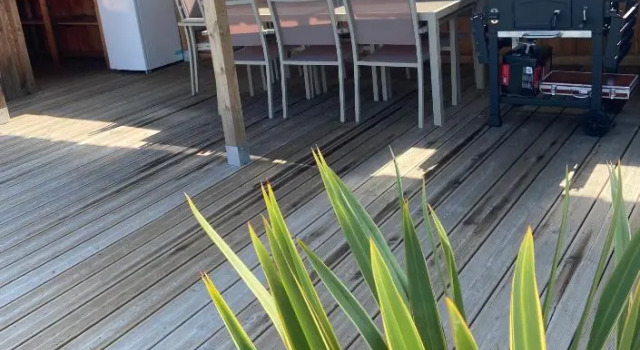 Maison avec sa grande terrasse ensoleillée