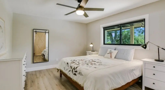 Charming Ranch Home Near Dell With Cocktail Pool