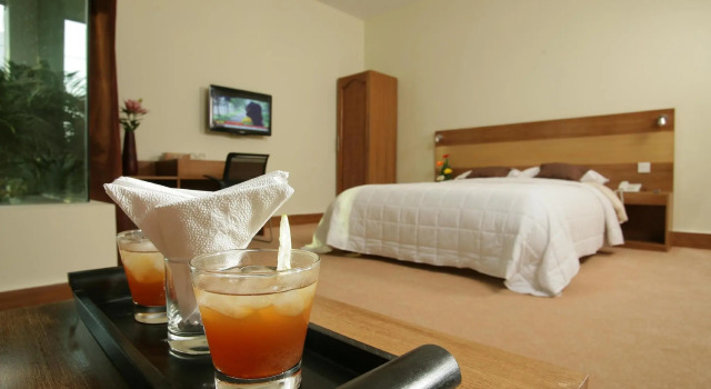 Люкс Отель Richmond Hotel & Suites
