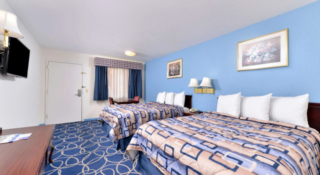 Четырёхместный номер Standard Americas Best Value Inn and Suites Houston/Northwest Brookhollow