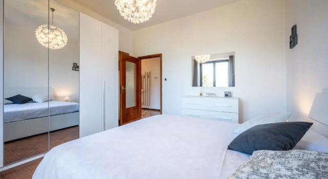 Lake view apartment with balcony and parking - Larihome A25, Prenota Appartamento Hotel a Como con parcheggio, Parcheggio