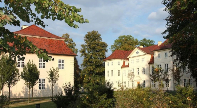 Alte Schlossbrauerei, Забронировать Отель Отели Мекленбургское поозёрье с парковкой, Парковка