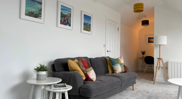Stunning Town Centre Penthouse w Sea Views