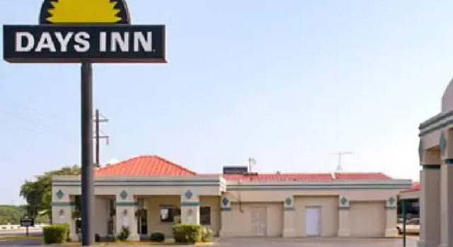Четырёхместный номер Standard Days Inn by Wyndham South Fort Worth