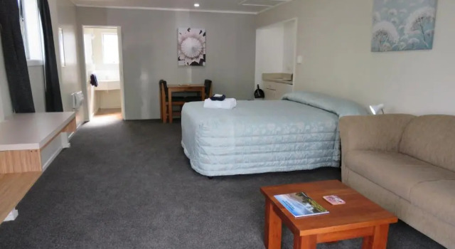 Студия Commodore Court Motel