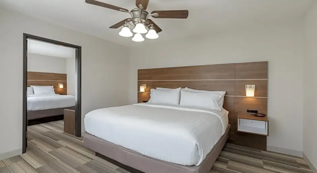 Двухместный люкс c 1 комнатой Holiday Inn Express & Suites - South Bend - Notre Dame Univ