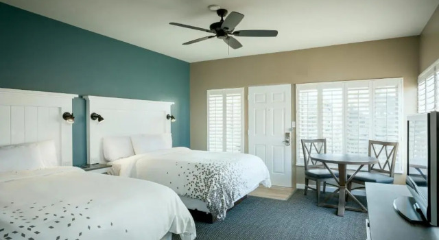 Четырёхместный номер Standard Pacific Shores Inn